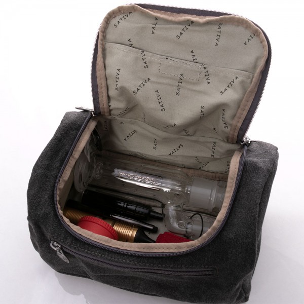 LARGE TOILETRY KIT